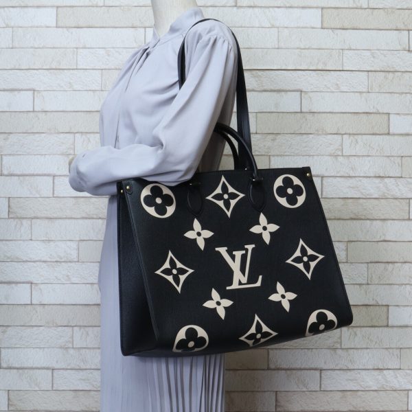 brb00090000005731 2 Louis Vuitton On the Go Monogram Emprene Shoulder Bag Black