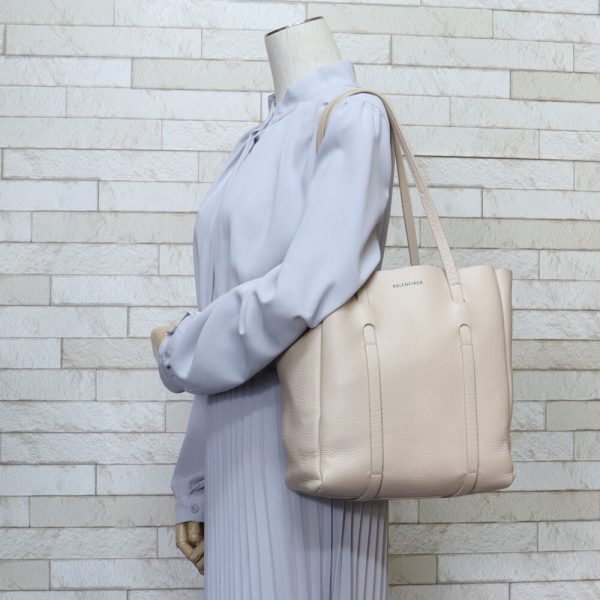 brb01000000001540 2 Balenciaga Everyday Tote Shoulder Bag Calf Beige