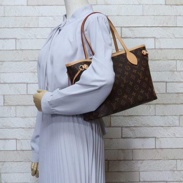 brb02960000002709 2 Louis Vuitton Neverfull Monogram Canvas Shoulder Bag Brown