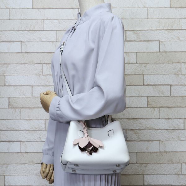 brb03630000000342 2 Christian Dior Blossom Shoulder Bag Leather White