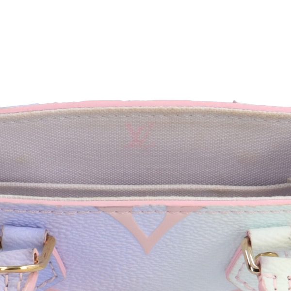 brb10010000013563 7 Louis Vuitton Gradient PVC Shoulder Bag Pink