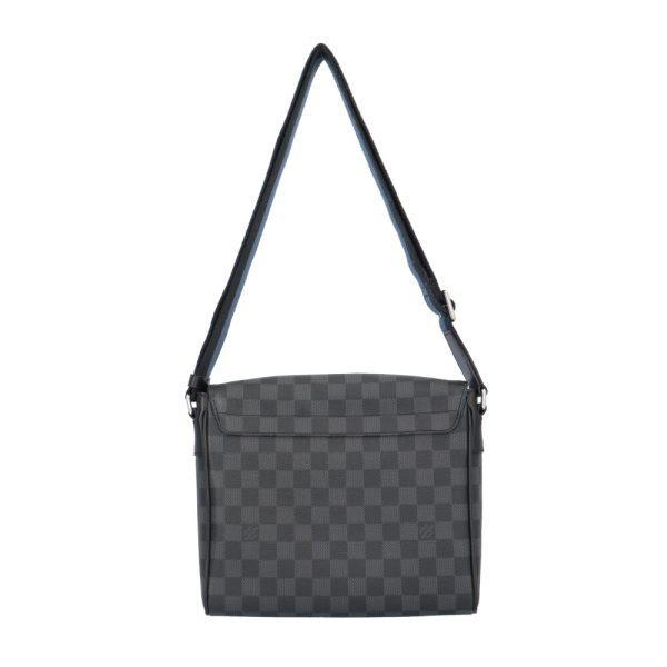 brb10010000014262 3 Louis Vuitton District PM Damier Graphite Shoulder Bag Black