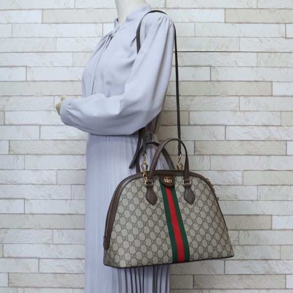 brb10060000000463 2 Gucci Sherry GG Supreme Canvas Shoulder Bag Beige