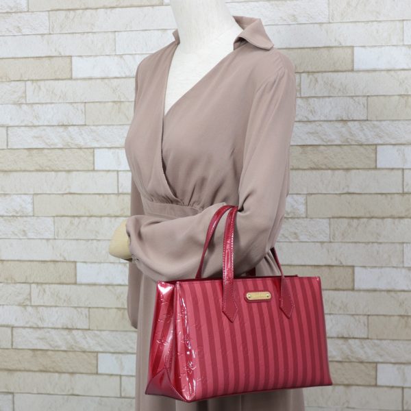 brb35102636 2 Louis Vuitton Wilshire Rayule Vernis Handbag