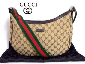 imgrc0063610912 Gucci Key Case GG Black