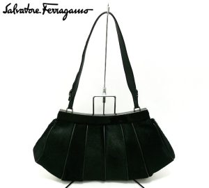 imgrc0064526531 Salvatore Ferragamo Leather Handle Shell Type Handbag Black