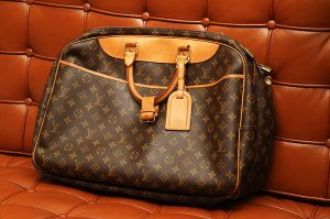 imgrc0069020857 Louis Vuitton Epi Cluny Shoulder Bag Black