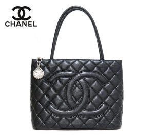 imgrc0072180975 Chanel V Stitch Double Chain Shoulder Bag Leather Coco Mark CC Gray