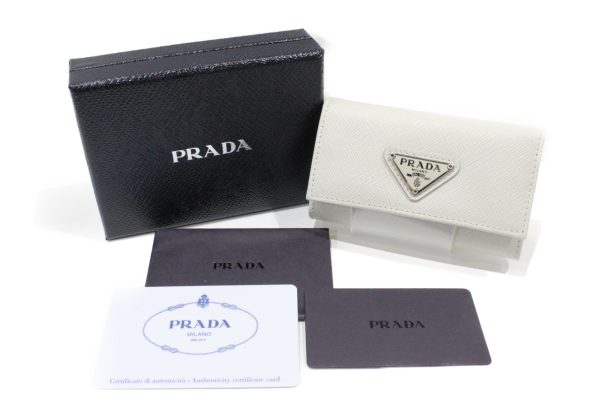 imgrc0073518632 Prada 6 Key Case Saffiano White