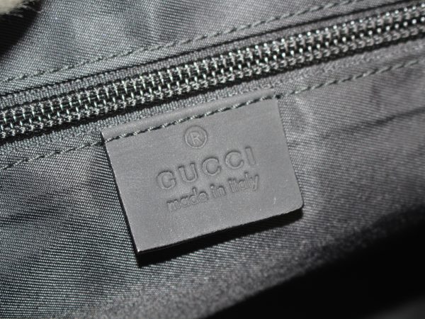 imgrc0074264967 Gucci Shima Rubber Coated Black