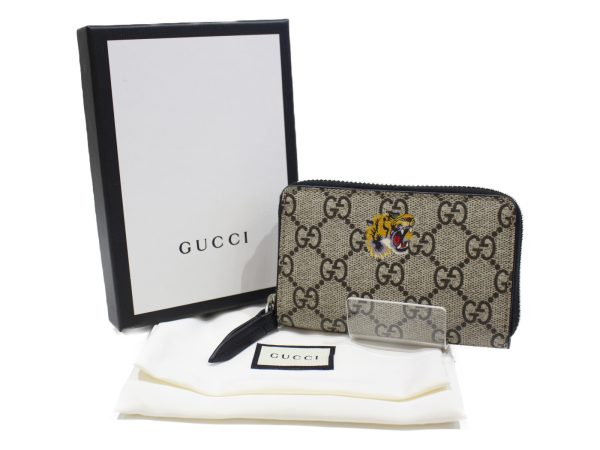 imgrc0076163080 Gucci Coin Purse GG Supreme Tiger Print Beige