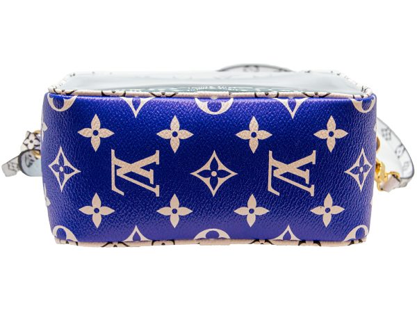 imgrc0079524394 LOUIS VUITTON Pouch Beach Pouch Monogram Giant Blue