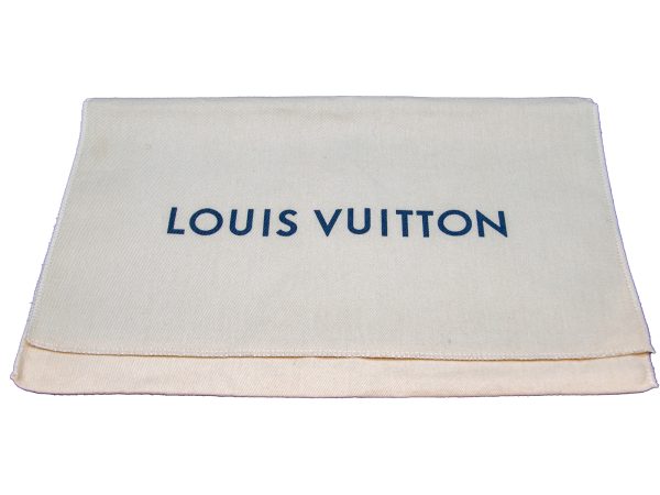 imgrc0079879833 LOUIS VUITTON Epidauphine NV Mini Shoulder Bag Epi Snow White