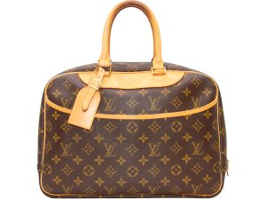 imgrc0079888557 Louis Vuitton District PM Shoulder Bag