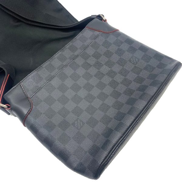 imgrc0080177923 LOUIS VUITTON District PM Shoulder Bag Damier Graphite