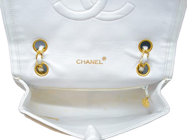 imgrc0080480058 CHANEL Matelasse Chain Shoulder Bag White Gold