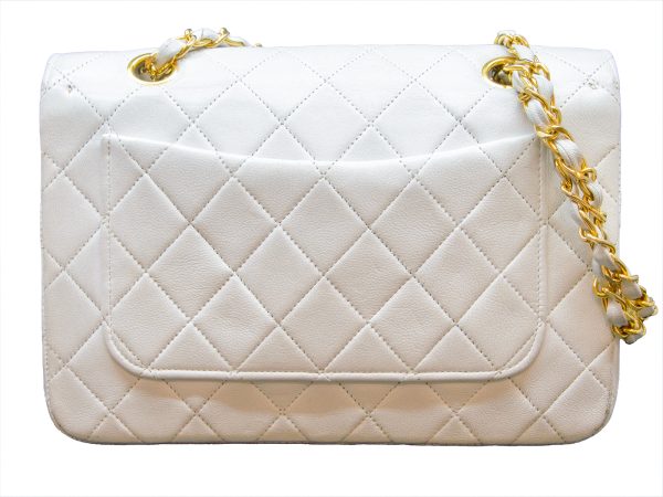 imgrc0080480060 CHANEL Matelasse Chain Shoulder Bag White Gold