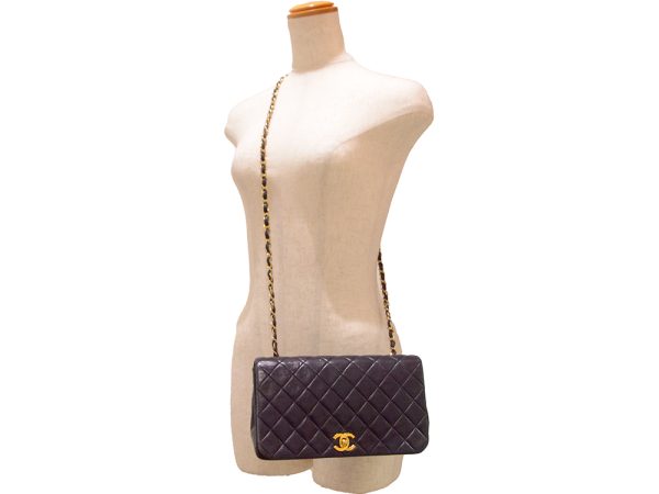 imgrc0081001688 CHANEL Matelasse Chain Shoulder Bag Lambskin Navy Gold