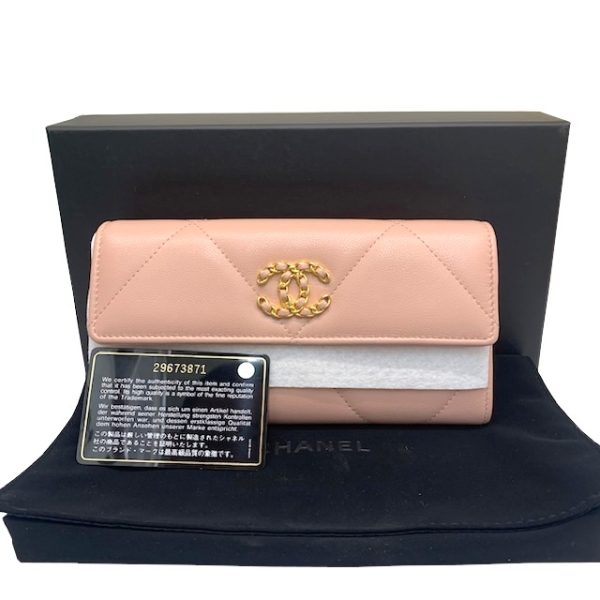 imgrc0081385056 CHANEL 19 Nineteen Long Wallet Coco Pink