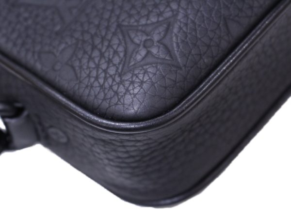 imgrc0085168771 Louis Vuitton Pochette Volga Taurillon Black