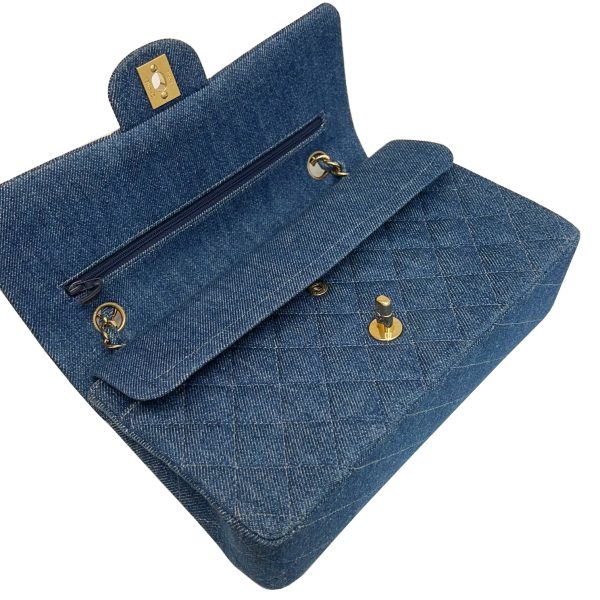 imgrc0087091888 CHANEL Matelasse Chain Shoulder Denim W Flap Shoulder Bag Indigo Blue