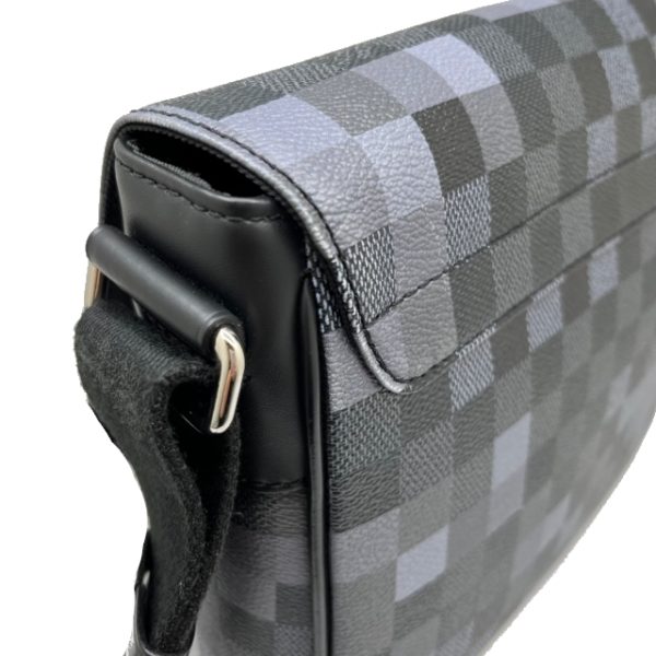 imgrc0088132859 LOUIS VUITTON District PM Shoulder Bag Damier Graphite Pixel