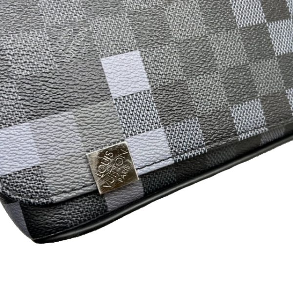 imgrc0088132861 LOUIS VUITTON District PM Shoulder Bag Damier Graphite Pixel