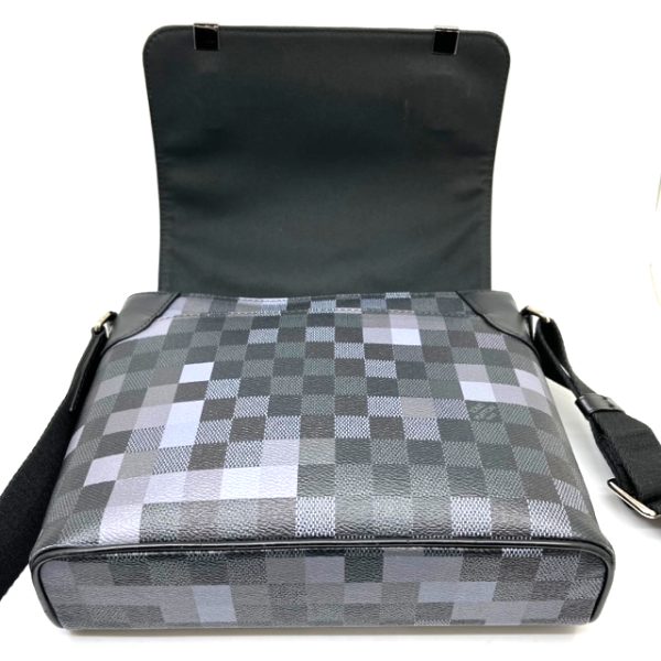 imgrc0088132863 LOUIS VUITTON District PM Shoulder Bag Damier Graphite Pixel