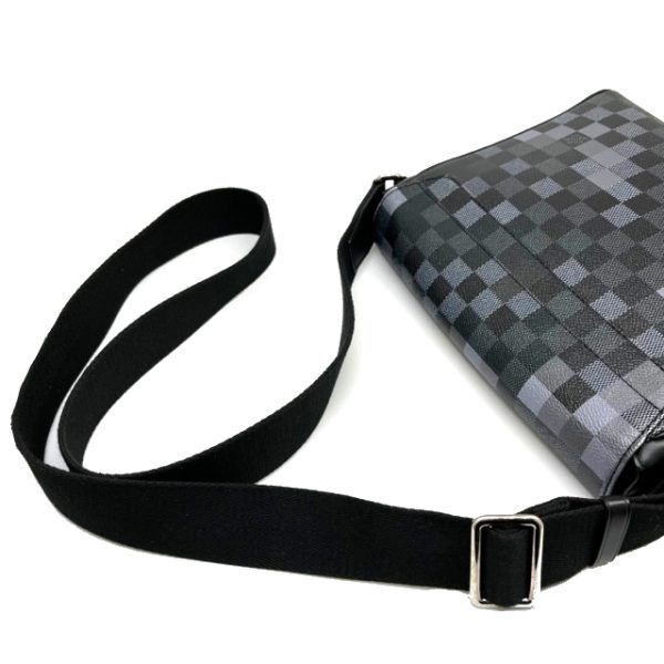 imgrc0088132864 LOUIS VUITTON District PM Shoulder Bag Damier Graphite Pixel