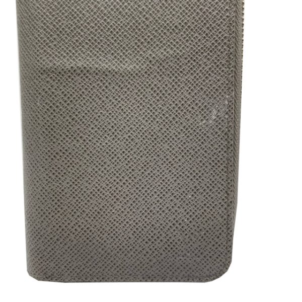 imgrc0089832264 Louis Vuitton Zippy Wallet Taiga Leather Gray