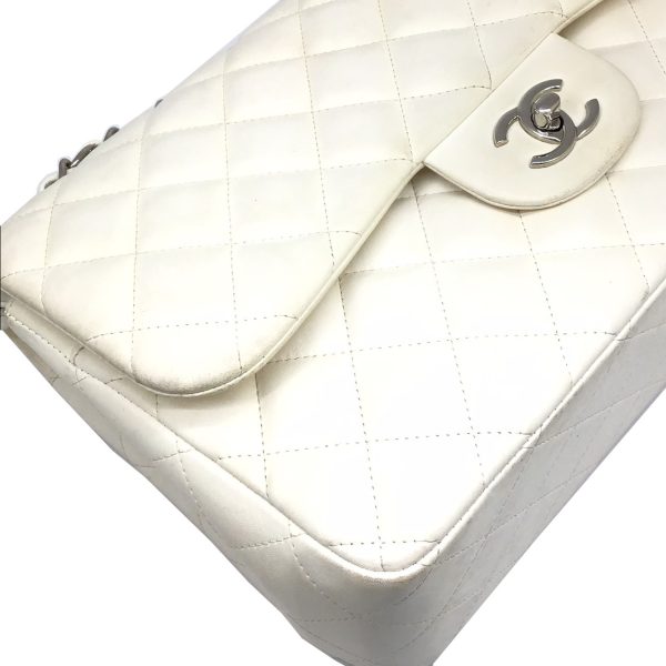 imgrc0090452468 CHANEL Matelasse Double Chain Shoulder Bag Lambskin Popular White