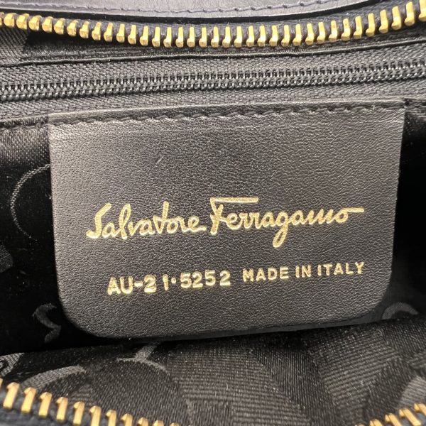 imgrc0090827921 Salvatore Ferragamo Chain Shoulder Bag Navy