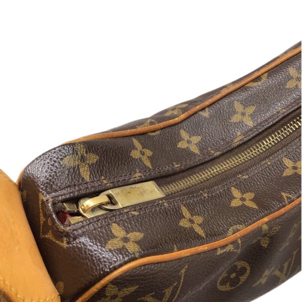 imgrc0091886195 LOUIS VUITTON Croissant GM Shoulder Bag Monogram Brown