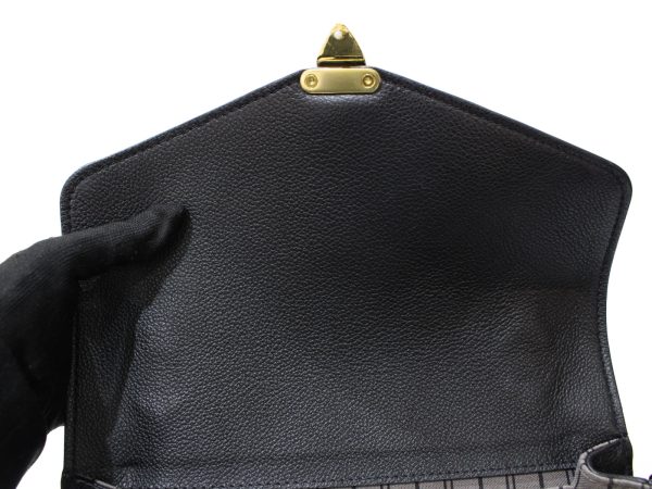 imgrc0092025578 Louis Vuitton Pochette Metis MM Handbag Noir Black