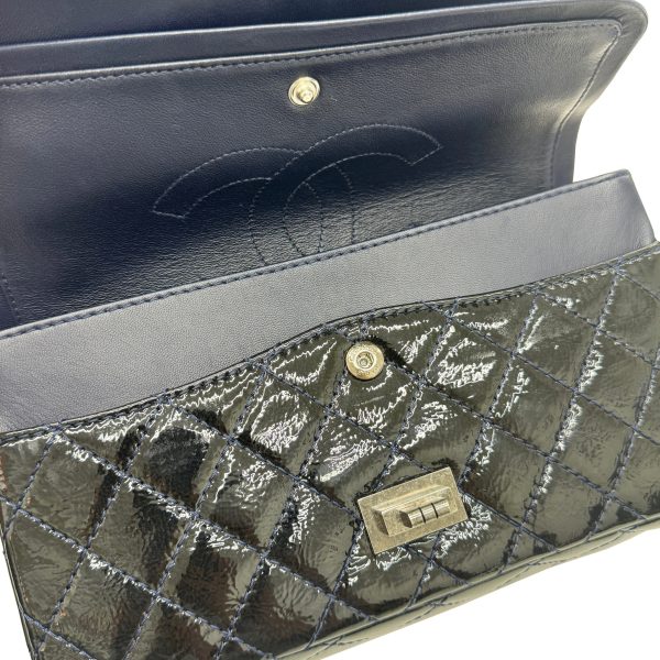 imgrc0092690351 CHANEL 255 Chain Shoulder Patent Leather Navy