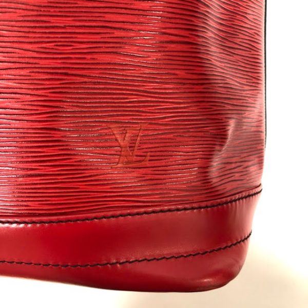 imgrc0092964788 Louis Vuitton Epi Noe Shoulder Bag Leather Red