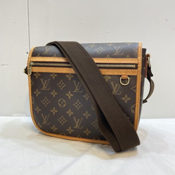 imgrc0094768399 Louis Vuitton Beaubourg MM Monogram Messenger Bag Brown