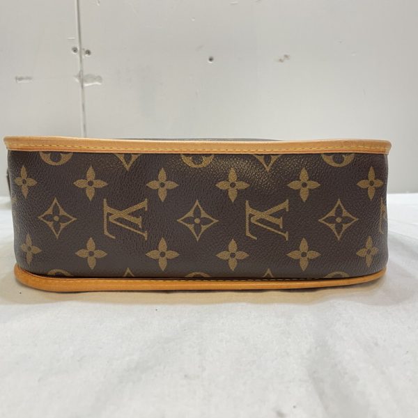 imgrc0094768402 Louis Vuitton Beaubourg MM Monogram Messenger Bag Brown