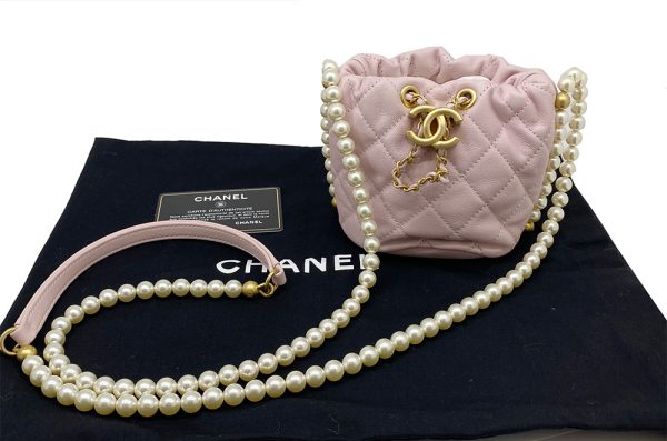 imgrc0094914696 CHANEL Pearl Chain Mini Shoulder Bag Leather Pink