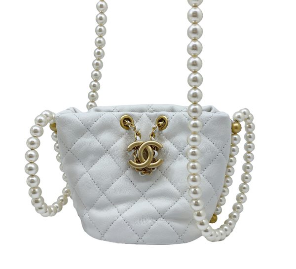 imgrc0094937657 CHANEL Pearl Chain Mini Shoulder Bag White