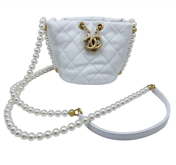 imgrc0094937658 CHANEL Pearl Chain Mini Shoulder Bag White