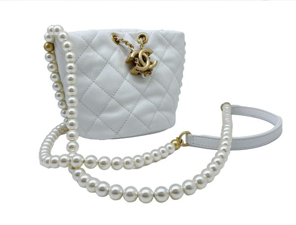 imgrc0094937659 CHANEL Pearl Chain Mini Shoulder Bag White