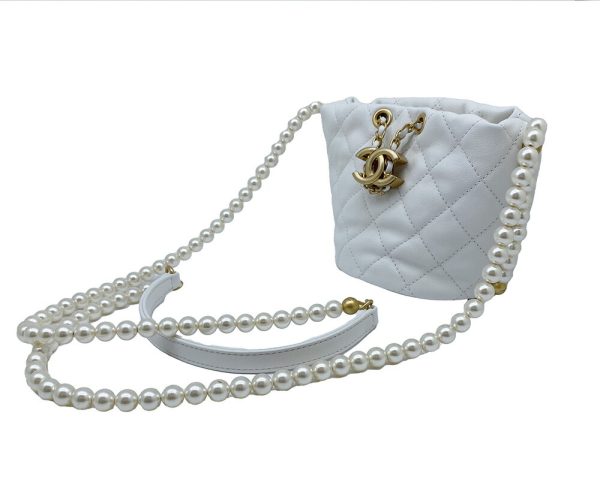 imgrc0094937660 CHANEL Pearl Chain Mini Shoulder Bag White