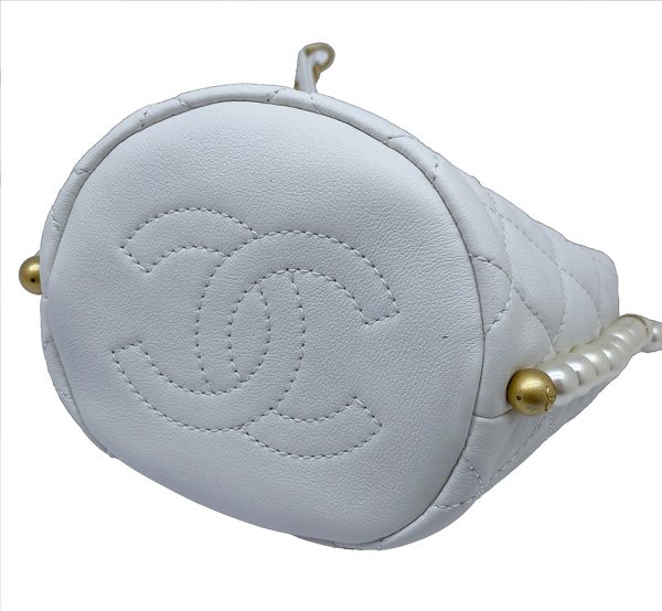 imgrc0094937668 CHANEL Pearl Chain Mini Shoulder Bag White