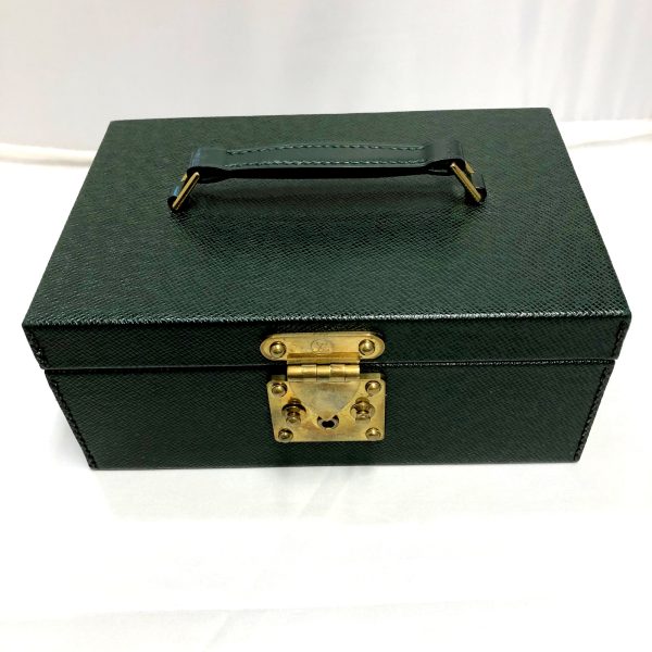 imgrc0094974608 LOUIS VUITTON Boite Atu Taiga Jewelry Case