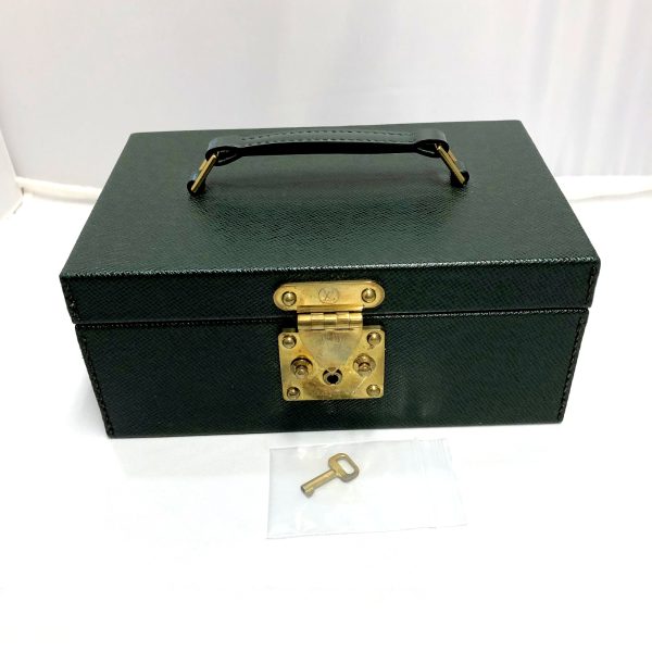 imgrc0094974615 LOUIS VUITTON Boite Atu Taiga Jewelry Case