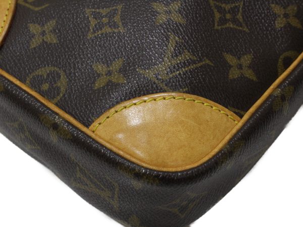 imgrc0095112387 Louis Vuitton Danube Shoulder Bag Monogram Brown