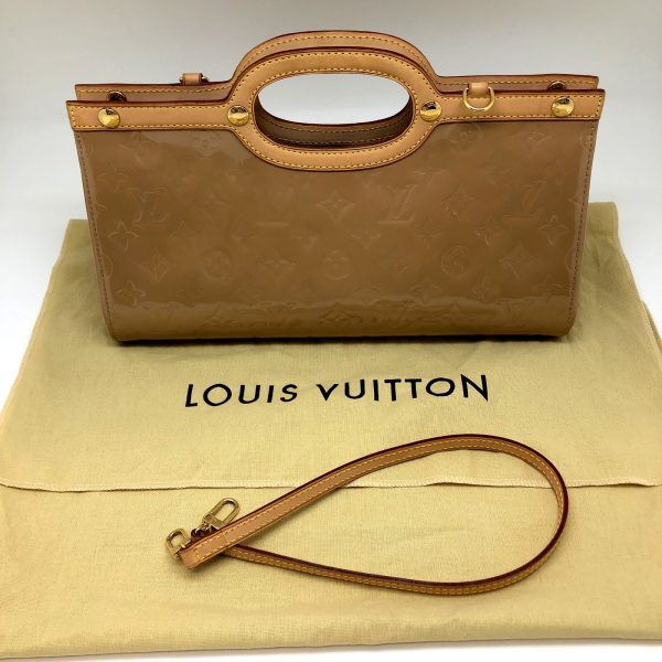 imgrc0095820242 Louis Vuitton Roxbury Drive Vernis Enamel 2WAY Bag Beige