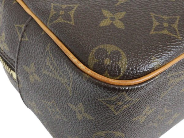 imgrc0095944554 Louis Vuitton Cite MM Shoulder Bag Monogram Brown