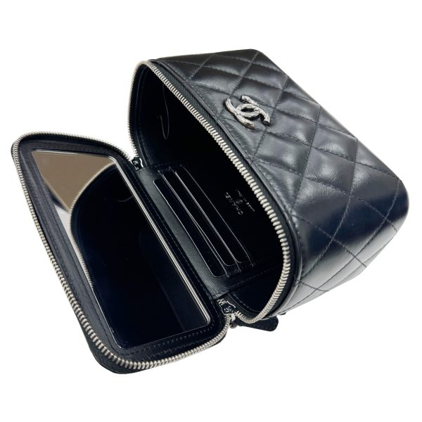 imgrc0095983000 CHANEL Matelasse Vanity Bag Calfskin Black